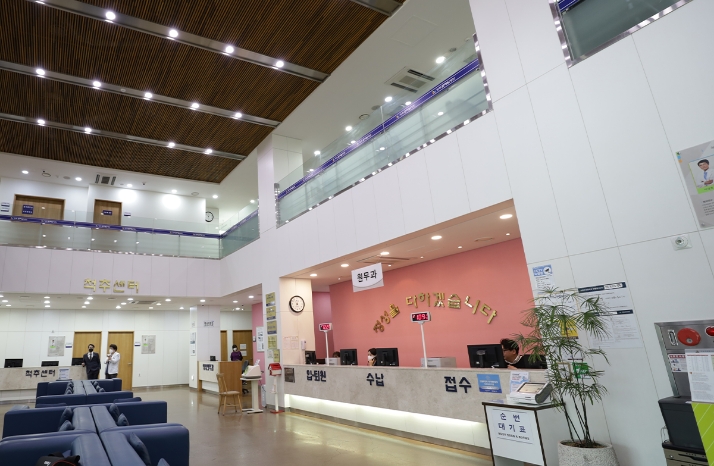 Cheongju Prime Hospital reception and administration area with seating
